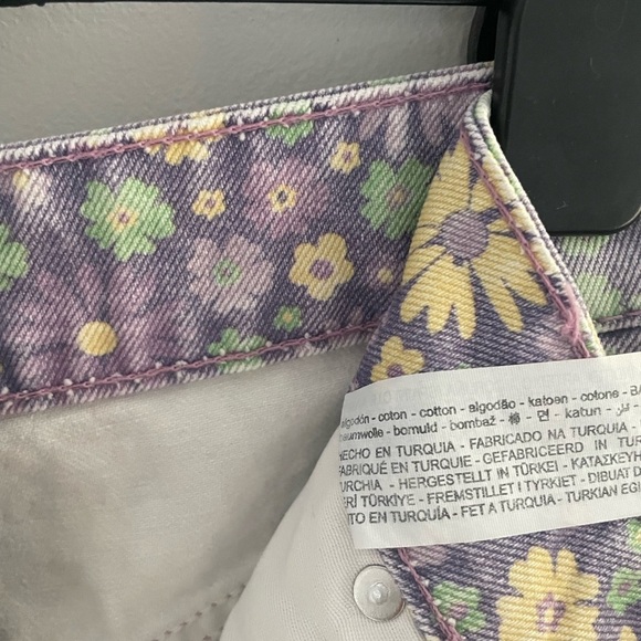ZARA Floral High Waisted Denim 70s Shorts Lilac, Size US 4 (EU 36) - Picture 9 of 9